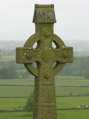 ROCK OF CASHEL CROSS (pic. Jon Sullivan)