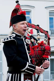 Eric McLewis, the Piper for your Wedding